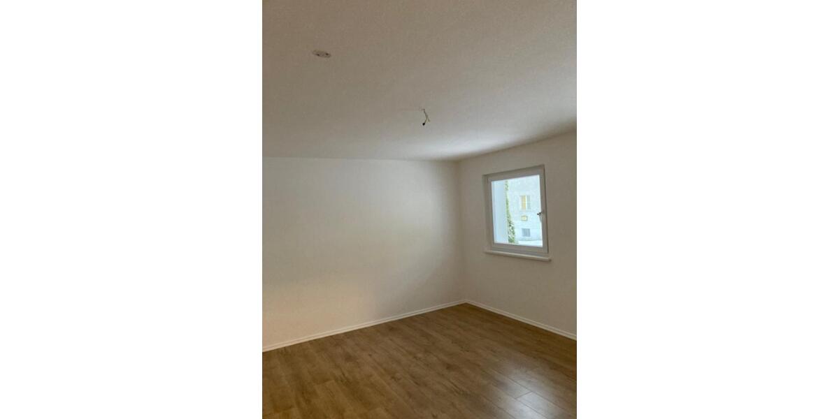 Neu renovierte EG Wohnung mit kleiner Terasse 2 zimmer