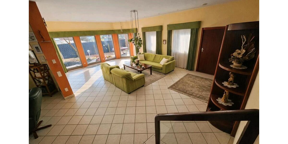 Einfamilienhaus Bexbach - 5 Zimmer, 230 m&sup2;, 1.800&euro; | Angebot:26039639