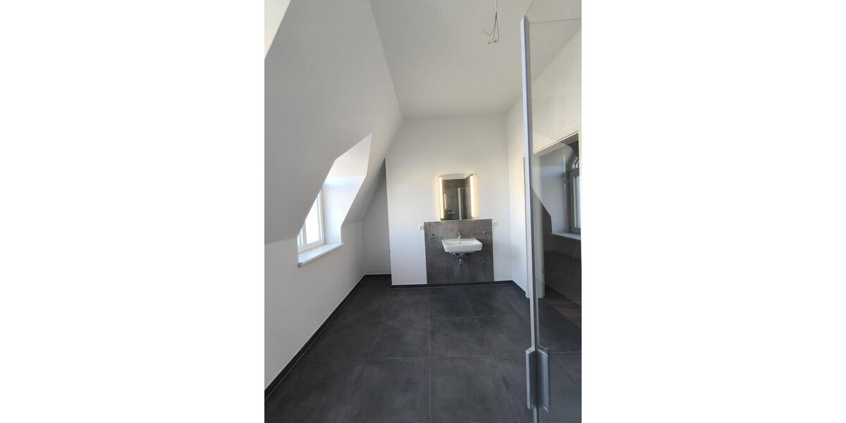 Dachgeschoßwohnung Burg - 2 Zimmer, 90 m&sup2;, 804&euro; | Angebot:20971032