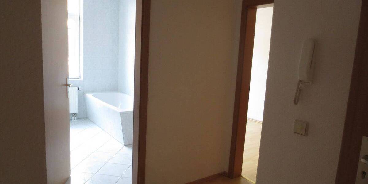 Etagenwohnung Plauen Haselbrunn - 3 Zimmer, 70 m&sup2;, 300&euro; | Angebot:26723034