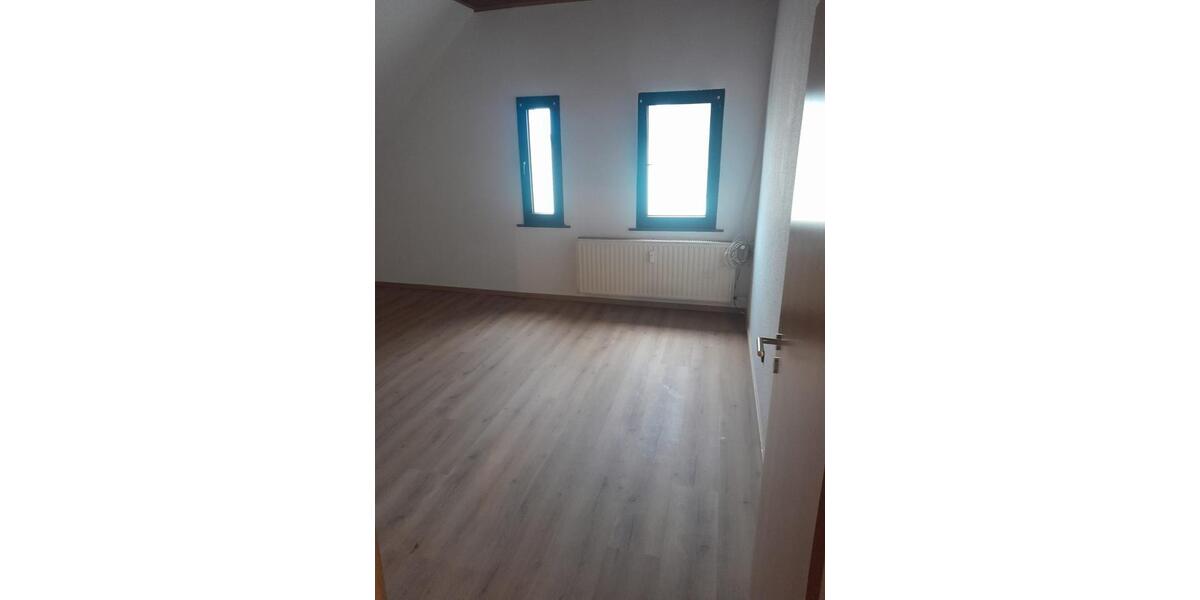 Dachgeschoßwohnung Beltheim - 3 Zimmer, 80 m&sup2;, 600&euro; | Angebot:24396830