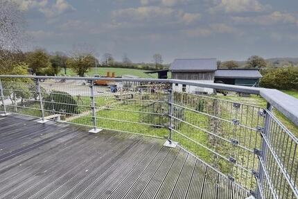 +++ Nur 800 m bis zur OSTSEE - Renovierte Obergeschosswohnung mit großer Dachterrasse +++ 4 zimmer