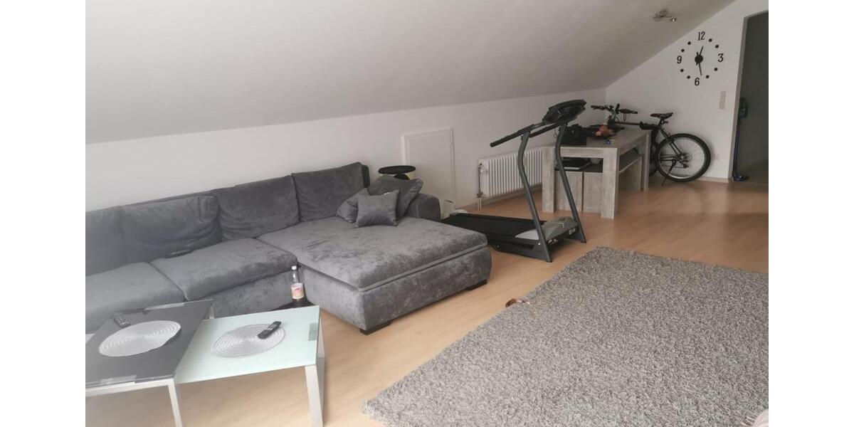 Dachgeschoßwohnung Tuttlingen - 2.5 Zimmer, 75 m&sup2;, 700&euro; | Angebot:25051503