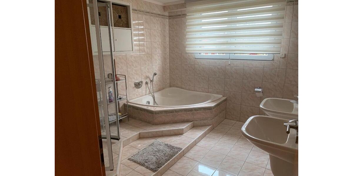 Dachgeschoßwohnung Linnich - 4 Zimmer, 123 m&sup2;, 1.450&euro; | Angebot:26697906