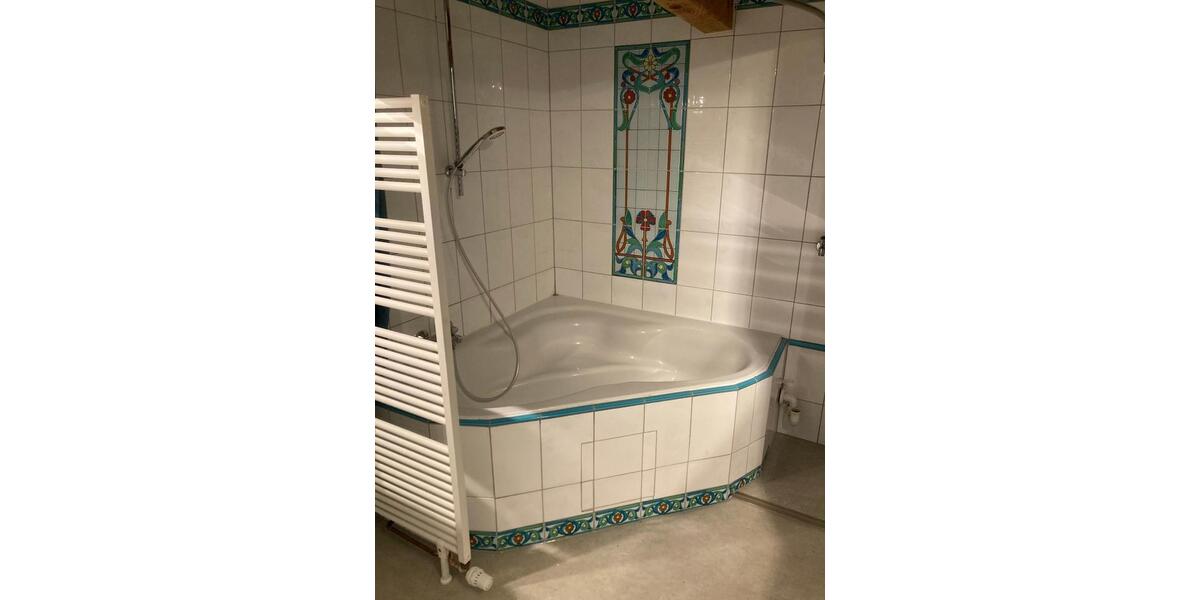 Dachgeschoßwohnung Trostberg - 4.5 Zimmer, 139 m&sup2;, 1.200&euro; | Angebot:24312237