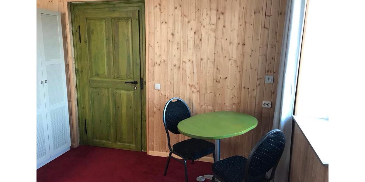Wohnen auf Zeit Meißen - 8 Zimmer, 16 m&sup2;, 25&euro; | Angebot:26623443