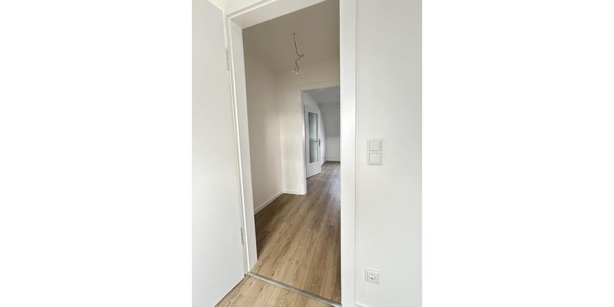 Erstbezug nach Sanierung. Sehr schöne 2-Zimmer-Whg. im 4. OG in D-Pempelfort. 2 zimmer