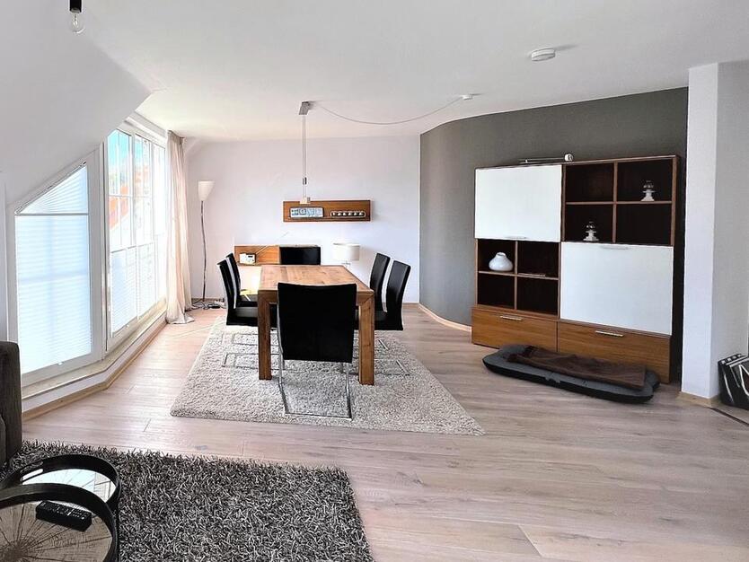 Möblierte, moderne Maisonette-Wohnung in zentraler Lage von Brühl!