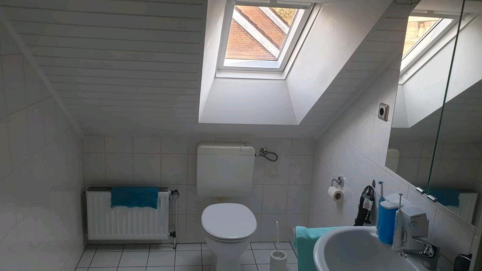 Bhfs,nähe, 2 Zimmer DG WHG 2 zimmer