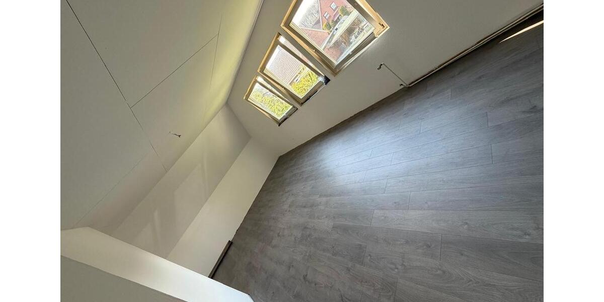 Dachgeschoßwohnung Schortens - 3 Zimmer, 90 m&sup2;, 750&euro; | Angebot:26190573