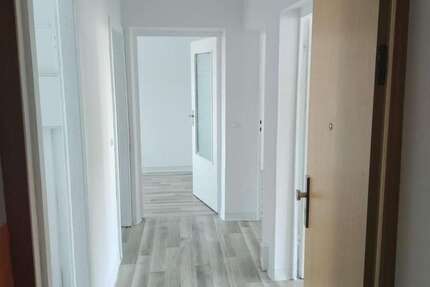 Wohnung Mücheln - 3 Zimmer, 59 m&sup2;, 250&euro; | Angebot:25373170