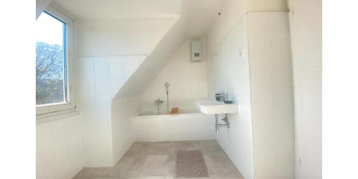 Dachgeschoßwohnung Remscheid Gemarkung Bergisch Born - 3.5 Zimmer, 60 m&sup2;, 487&euro; | Angebot:26675431