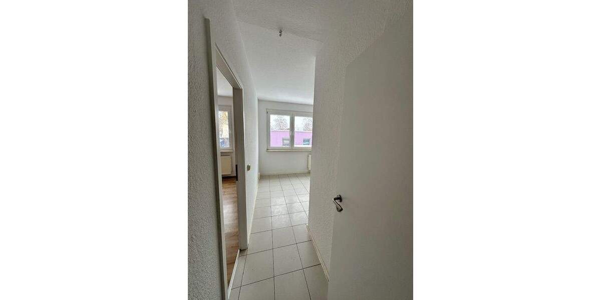 Etagenwohnung Magdeburg Neu Olvenstedt - 3 Zimmer, 70 m&sup2;, 420&euro; | Angebot:25666261