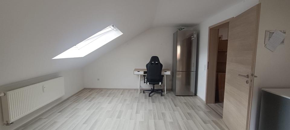 Dachgeschoßwohnung Künzelsau - 2.5 Zimmer, 80 m&sup2;, 800&euro; | Angebot:25308112