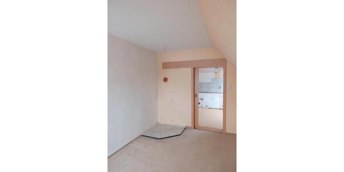 Dachgeschoßwohnung Kraftsdorf - 5 Zimmer, 138 m&sup2;, 950&euro; | Angebot:22184494