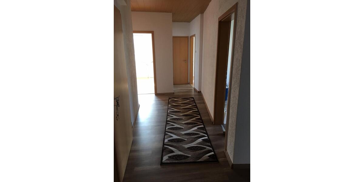 *NEU* RENOVIERTE 4 Zimmer Wohnung im 3.OG mit Balkon zu vermieten in Adolfstraße 4 zimmer