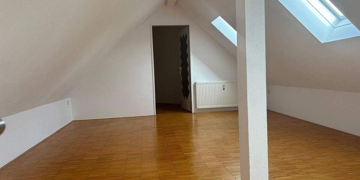 Etagenwohnung Weißenfels - 3 Zimmer, 109 m&sup2;, 800&euro; | Angebot:25770425