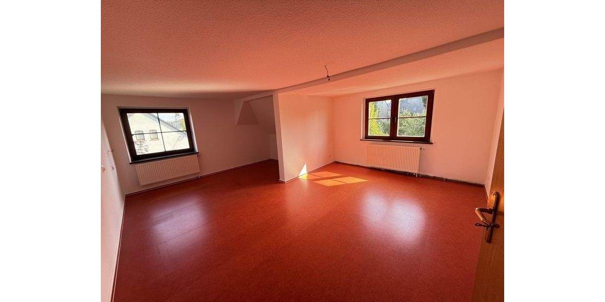 Etagenwohnung Kriebstein Grünlichtenberg - 3 Zimmer, 120 m&sup2;, 990&euro; | Angebot:25729251