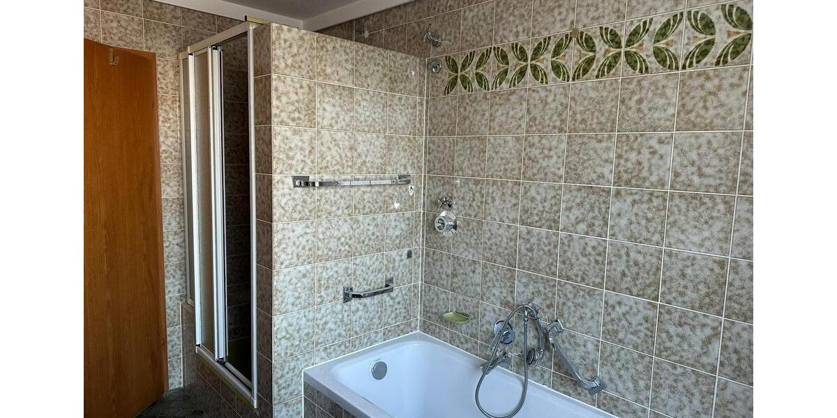 Freundliche 3-Zimmer-Wohnung mit Balkon und Garage in Westhausen 3 zimmer