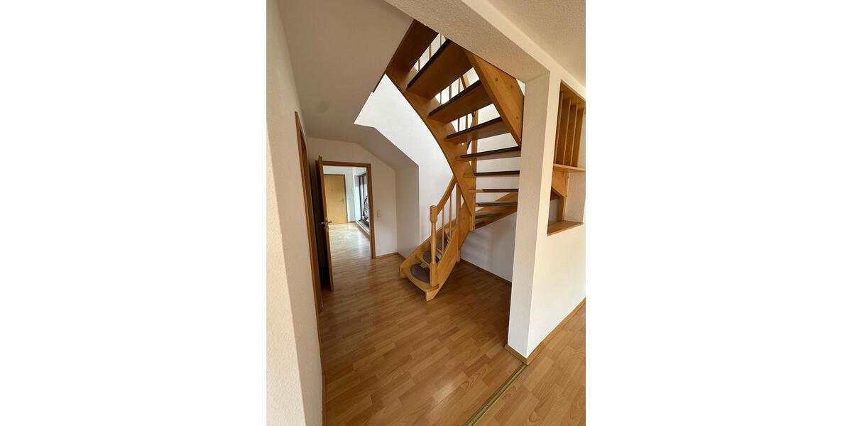 Dachgeschoßwohnung Altenburg - 3 Zimmer, 106 m&sup2;, 636&euro; | Angebot:25999858