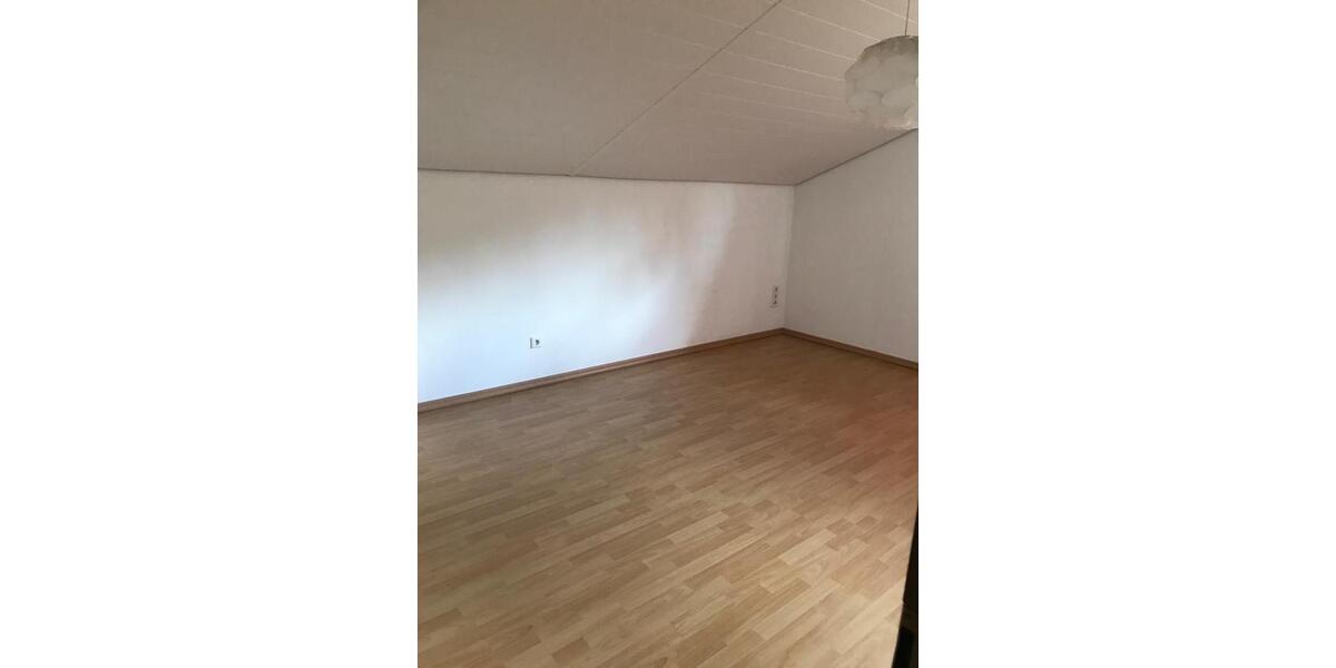 Dachgeschoßwohnung Engen - 3.5 Zimmer, 100 m&sup2;, 1.200&euro; | Angebot:26652378