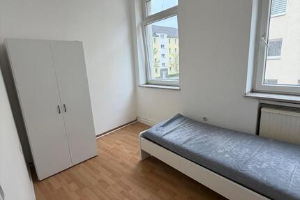 Wohnung Köln Kalk - 4 Zimmer, 8 m&sup2;, 490&euro; | Angebot:26241625