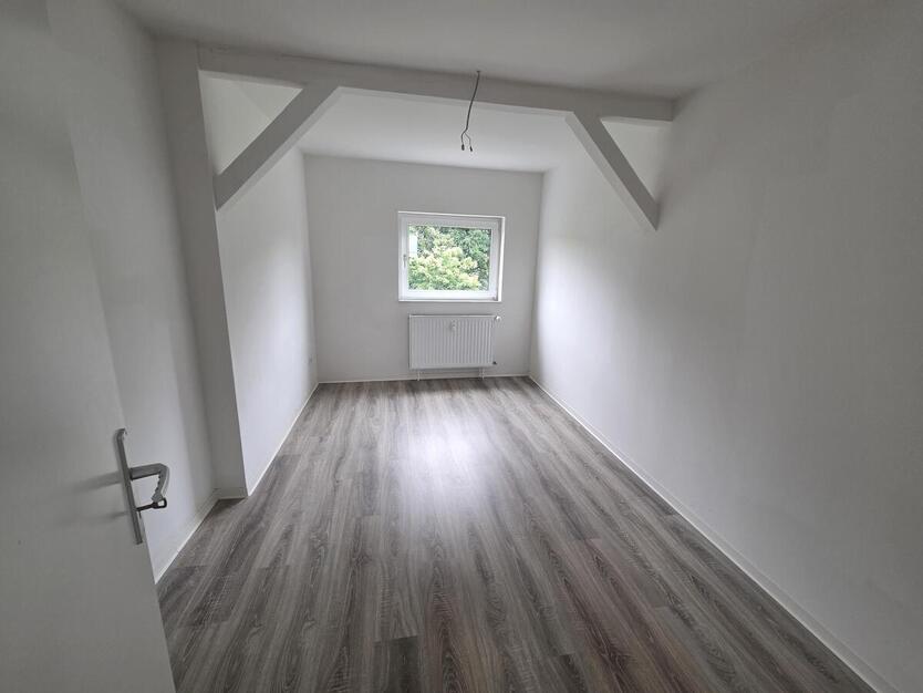 Gemütliche 2-Zimmer-Dachgeschosswohnung mit Einbauküche in Chemnitz-Hilbersdorf! 1 zimmer