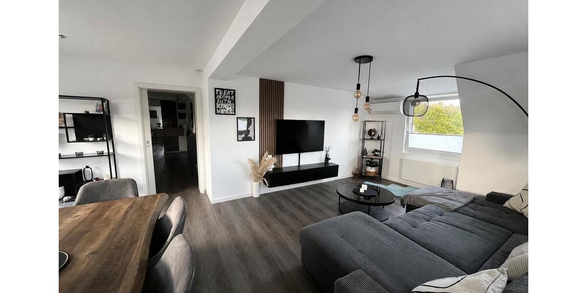 Dachgeschoßwohnung Solingen Mitte - 3 Zimmer, 93 m&sup2;, 1.300&euro; | Angebot:26521883