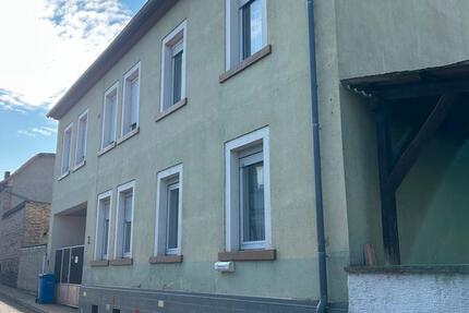 Haus Florstadt - 8 Zimmer, 280 m&sup2;, 2.000&euro; | Angebot:19188722
