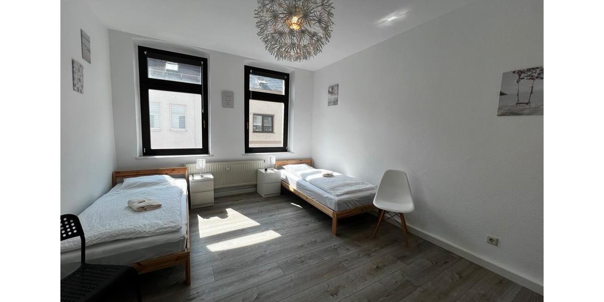 Wohnen auf Zeit Crimmitschau - 4 Zimmer, 105 m&sup2;, 15&euro; | Angebot:24788954