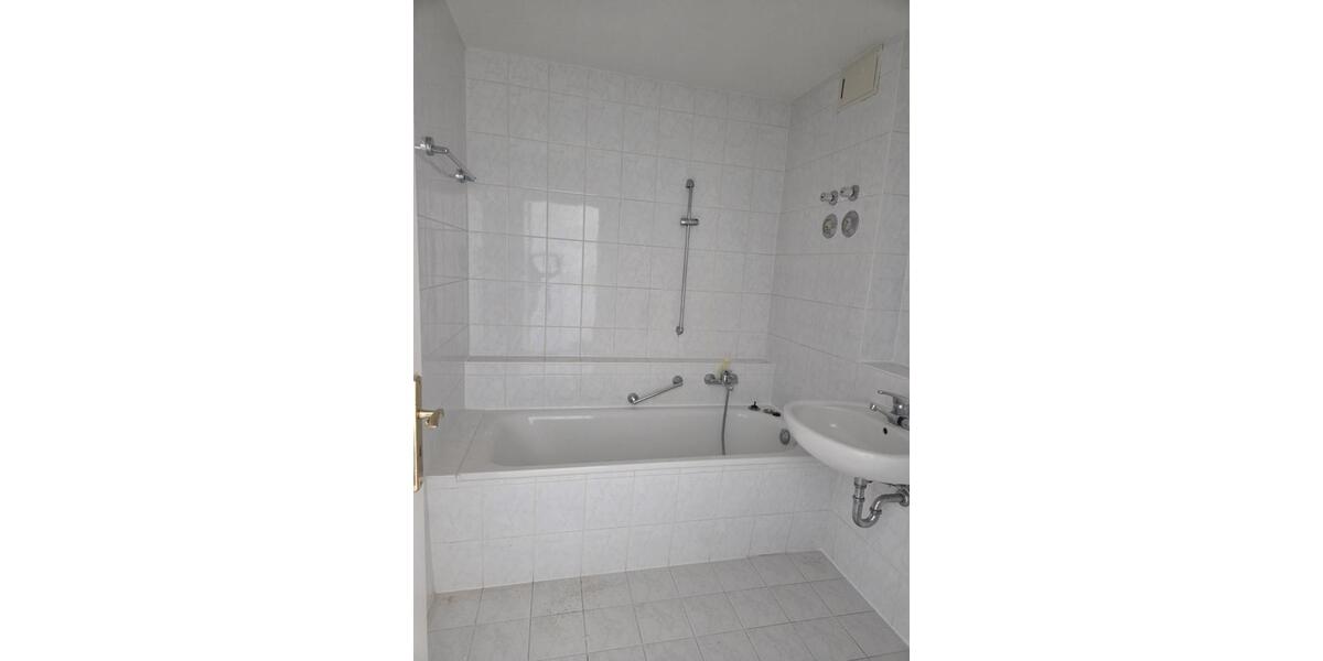 Dachgeschoßwohnung Meißen - 2 Zimmer, 39 m&sup2;, 310&euro; | Angebot:25348830