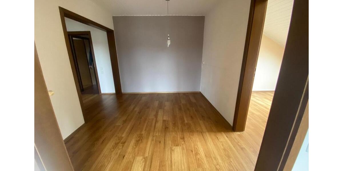 Dachgeschoßwohnung Meinerzhagen - 3.5 Zimmer, 79 m&sup2;, 870&euro; | Angebot:26040289
