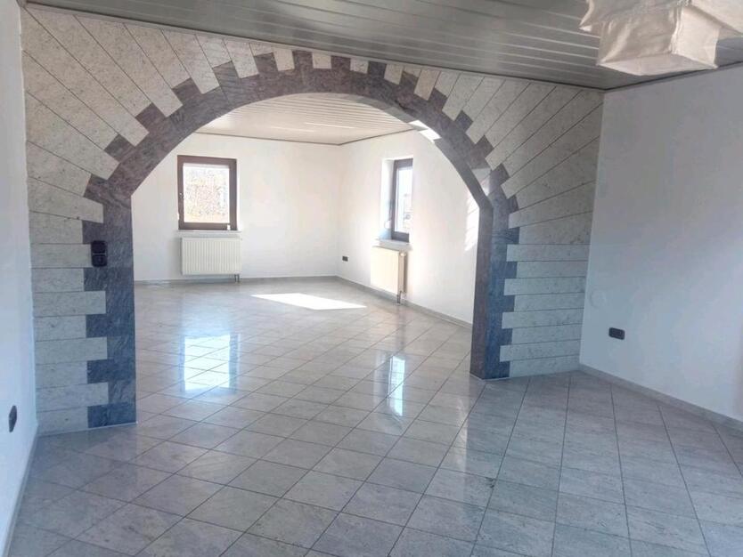 große 4 Zimmer Wohnung in Gundelsdorf