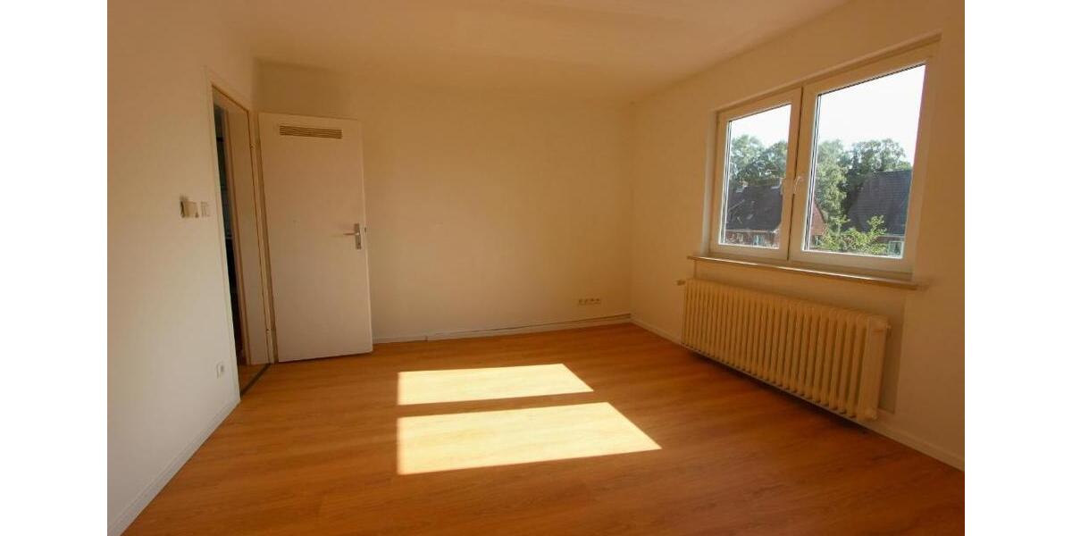 Dachgeschoßwohnung Wilhelmshaven - 3 Zimmer, 65 m&sup2;, 400&euro; | Angebot:26687655