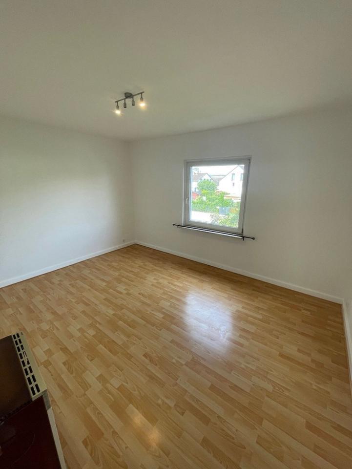 Großes, helles WG-Zimmer in Erbenheim – ab 01.11., unbefristet zimmer