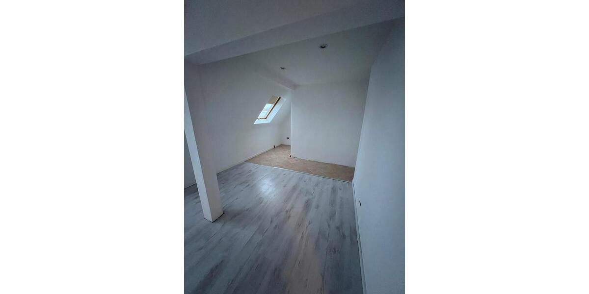 Dachgeschoßwohnung Allendorf (Eder) - 5 Zimmer, 135 m&sup2;, 1.200&euro; | Angebot:26374963