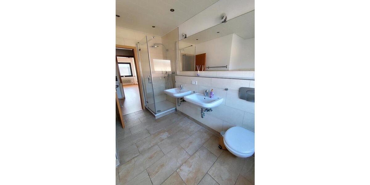 Etagenwohnung Meerbusch - 5 Zimmer, 130 m&sup2;, 1.850&euro; | Angebot:24983748