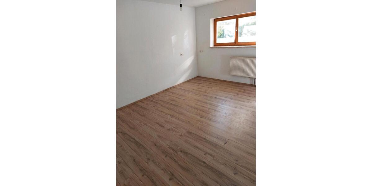 Etagenwohnung Plößberg - 3 Zimmer, 75 m&sup2;, 550&euro; | Angebot:26380385