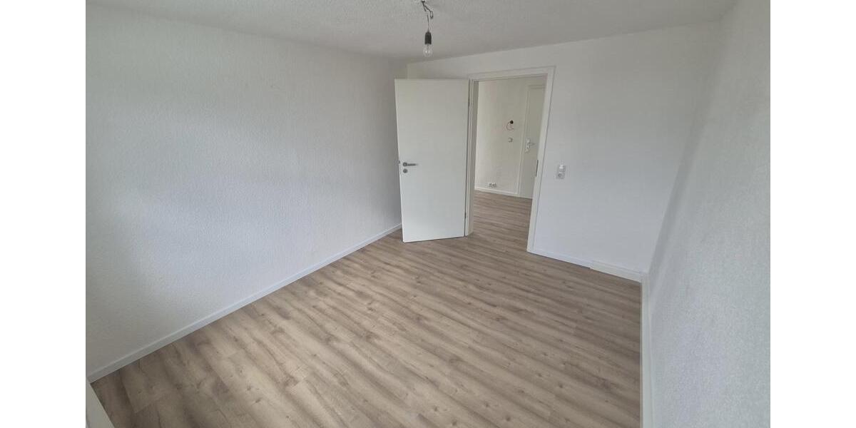 Dachgeschoßwohnung Limbach-Oberfrohna Oberfrohna - 3 Zimmer, 58 m&sup2;, 390&euro; | Angebot:26396288