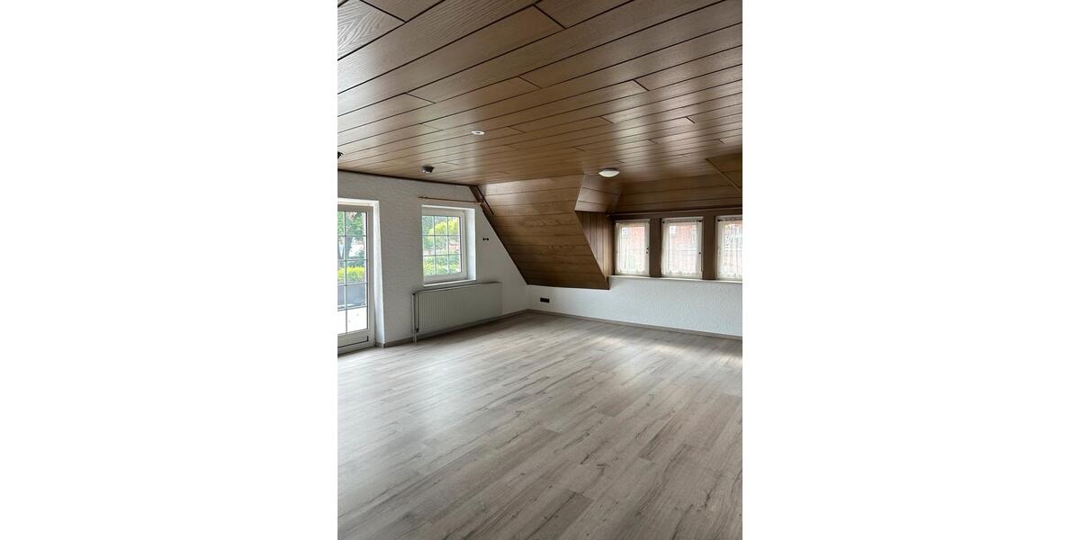 Dachgeschoßwohnung Cloppenburg - 6 Zimmer, 170 m&sup2;, 1.000&euro; | Angebot:25106761