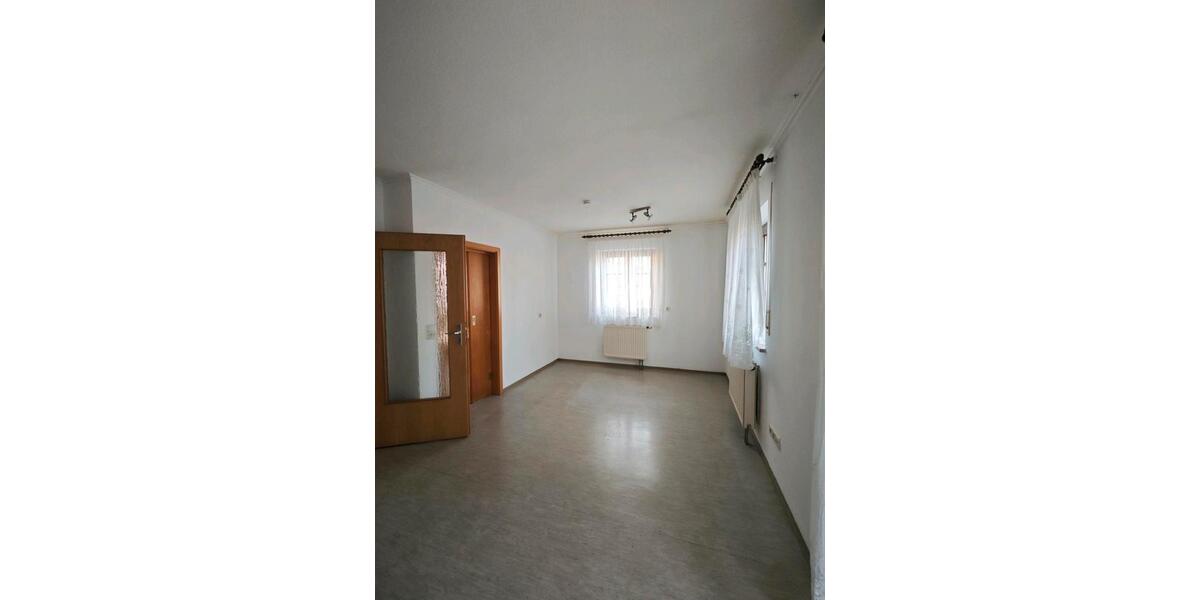 Etagenwohnung Gunzenhausen - 3 Zimmer, 77 m&sup2;, 700&euro; | Angebot:25657295