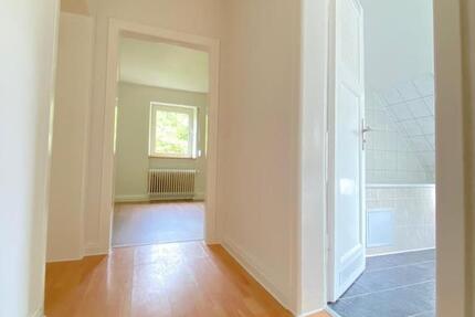 *** Singles oder Paare aufgepaßt!!! Einziehen und Wohlfühlen *** DG-Apartment ***
