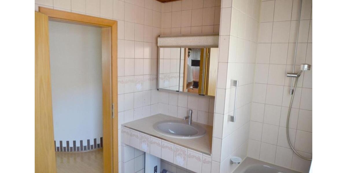 Dachgeschoßwohnung Oberhausen Alt-Oberhausen - 3 Zimmer, 100 m&sup2;, 670&euro; | Angebot:24739689