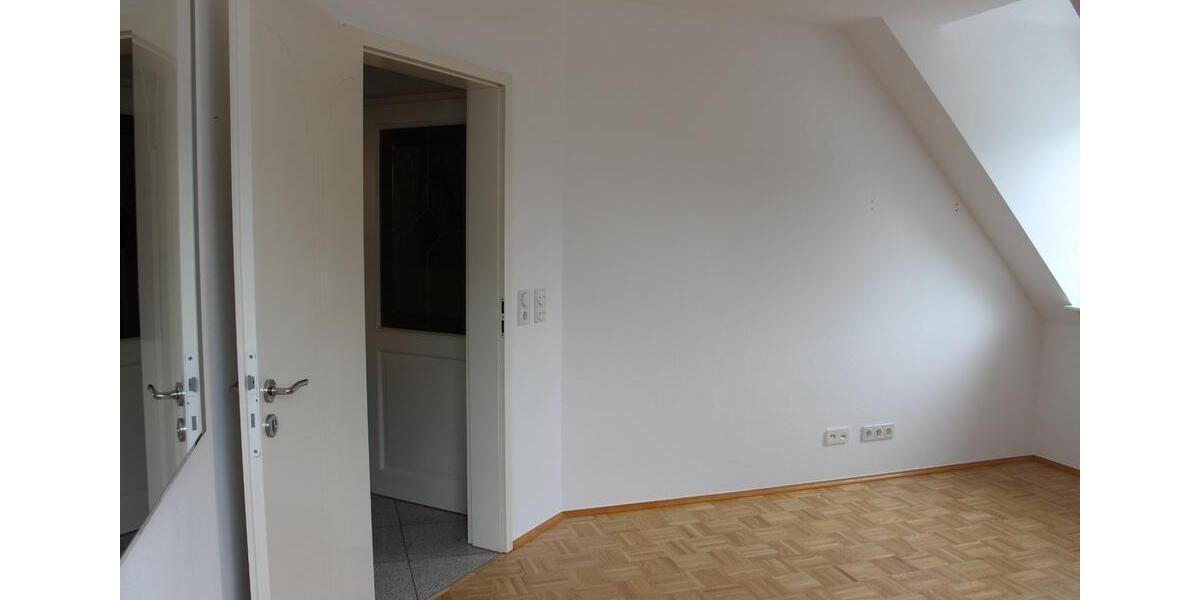 Hauptwohnung in Zweifamilienhaus mit großzügiger Anlage 7 zimmer