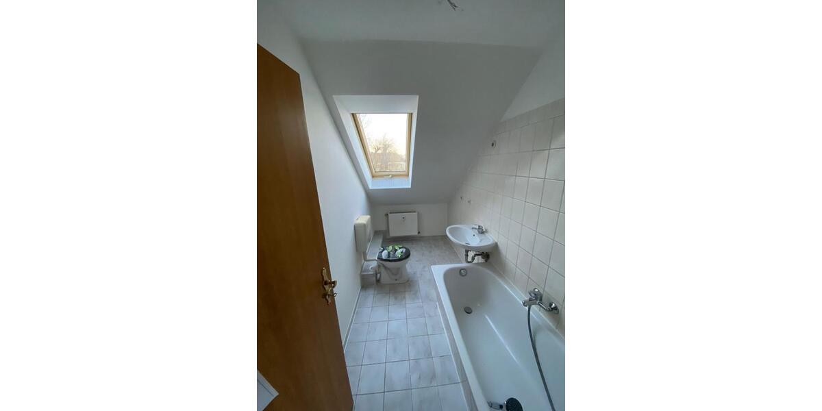 Dachgeschoßwohnung Braunsbedra - 2 Zimmer, 39 m&sup2;, 220&euro; | Angebot:21366866