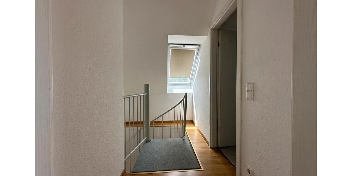 Helle moderne Maisonette Wohnung mit EKB, Balkon und Tiefgaragenplatz in Meerbusch-Osterath. 2 zimmer