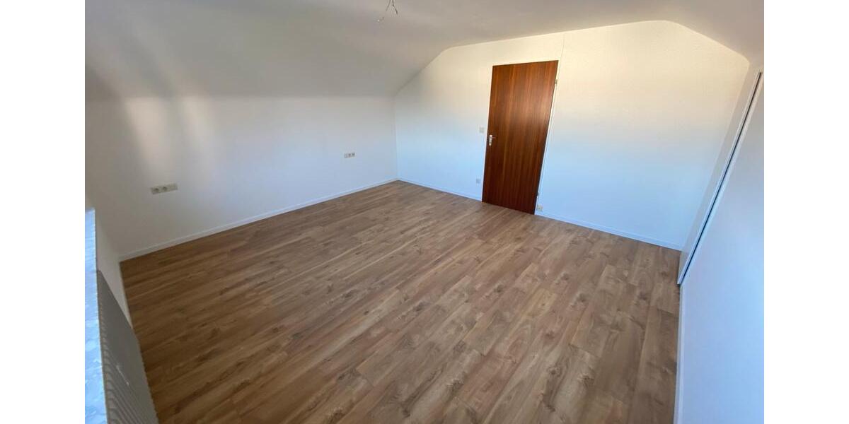 Dachgeschoßwohnung Weinstadt - 2 Zimmer, 60 m&sup2;, 1.000&euro; | Angebot:25635548