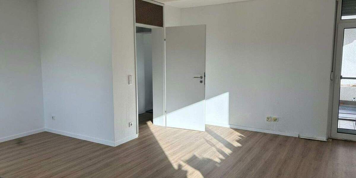 Helle 3,5-Zi-Wohnung mit Balkon & EBK, frisch renoviert gute Anbindung in Bissingen am Bruchwald 3 zimmer