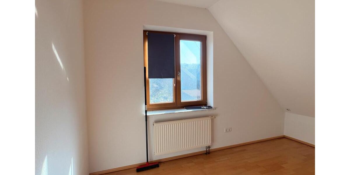 Etagenwohnung Celle Altencelle - 5 Zimmer, 125 m&sup2;, 1.150&euro; | Angebot:25285583