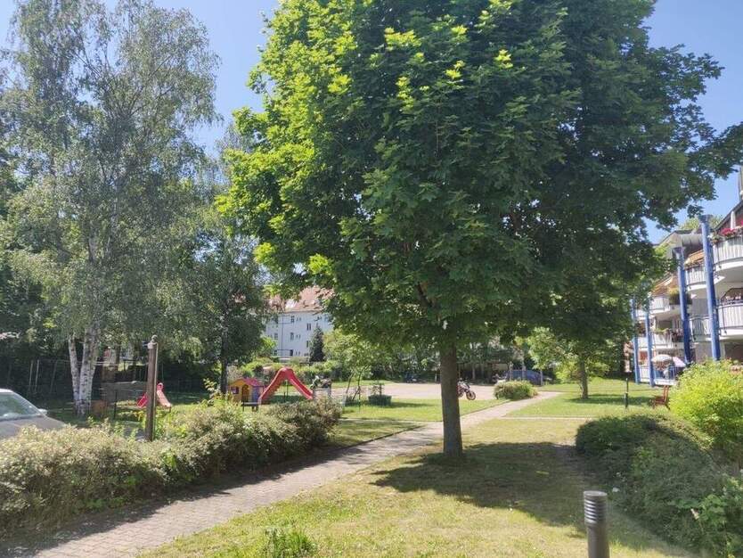 großzügige, sonnige 4-Zimmerwohnung mit großem Balkon in zentraler Lage 4 zimmer